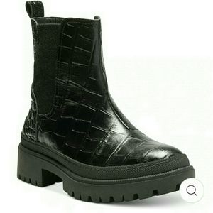 Emali Womans Nubuck Pull On Ankle Boots